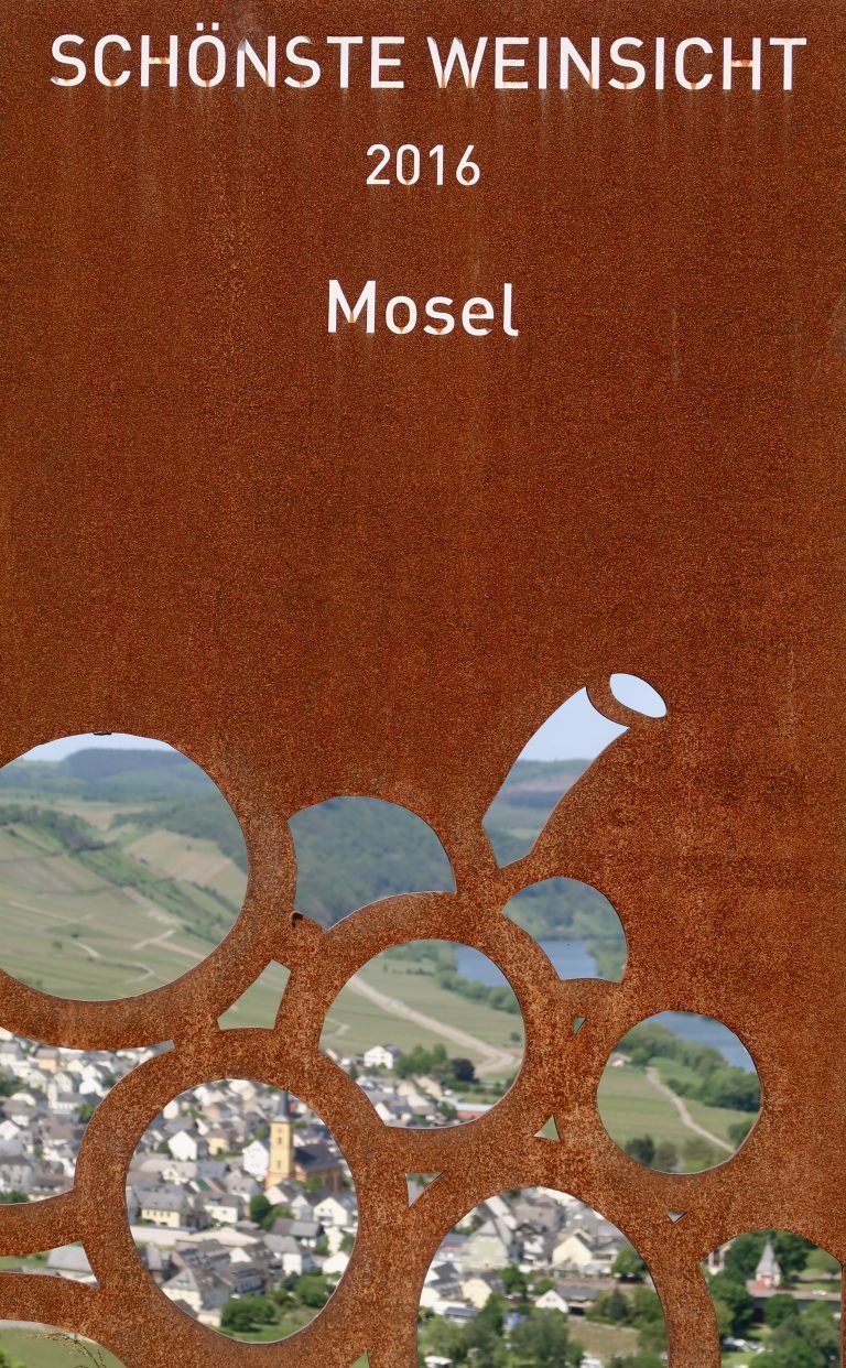 MOSELTOURER Aussichtspunkt Zummethoehe Leiwen G7X IMG 5195 768x1242