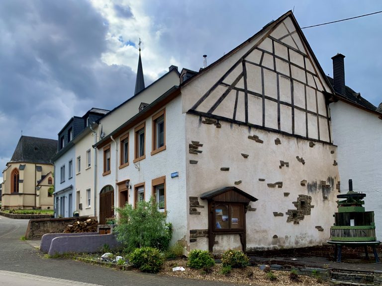 MOSELTOURER Denkmalzone am Spieles Leiwen IMG 5182 768x576