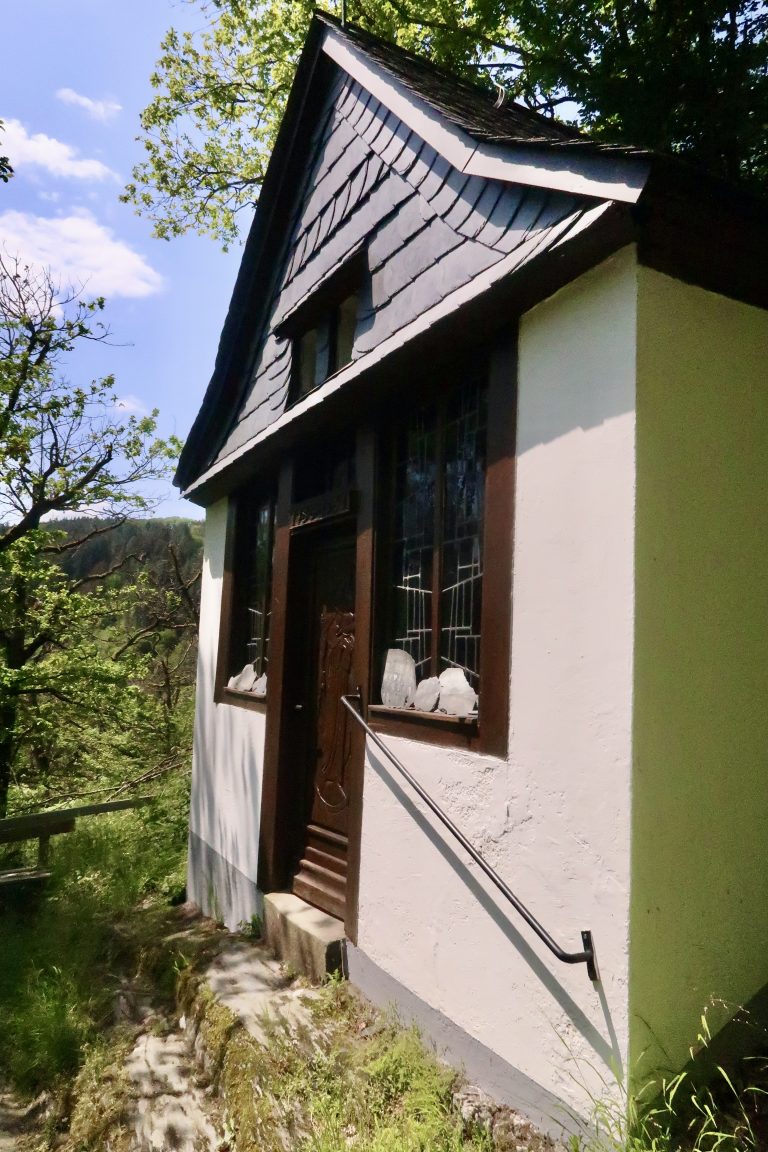 MOSELTOURER Marienkapelle Bildchen Leiwen IMG 5167 768x1152