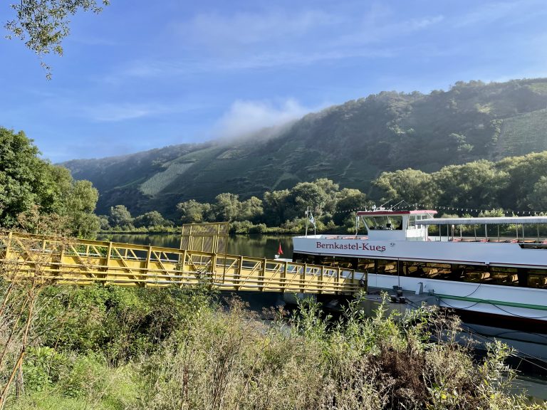 MOSELTOURER Schiffsanlegestelle Leiwen Leiwen IMG 8838 768x576
