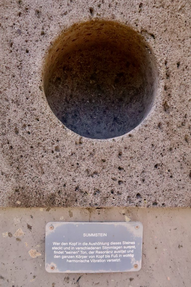 MOSELTOURER Skulpturenpark Bohnengarten Leiwen IMG 5109 768x1152