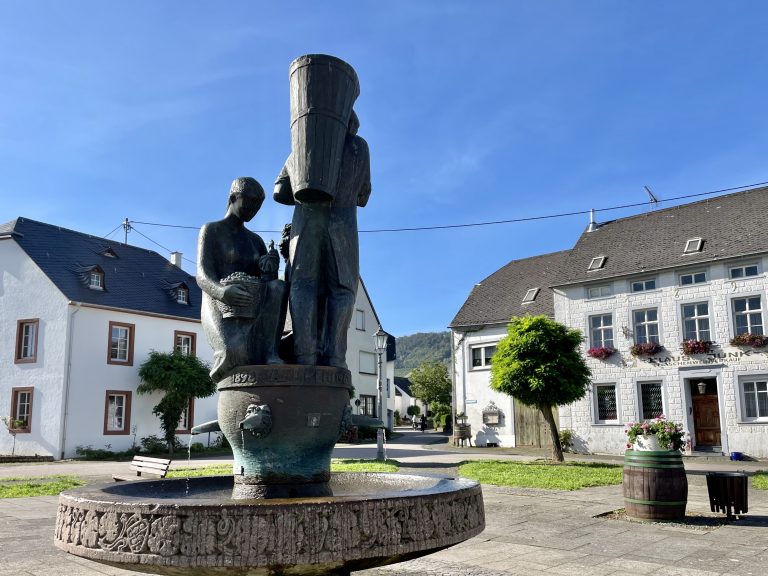 MOSELTOURER Weinbrunnen Leiwen IMG 8861 768x576